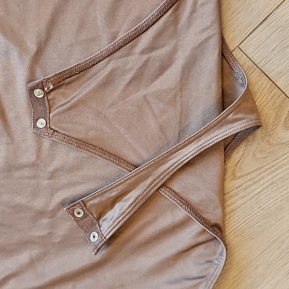 Babaton Satinette Squareneck Bodysuit, Small - Picture 5 of 15